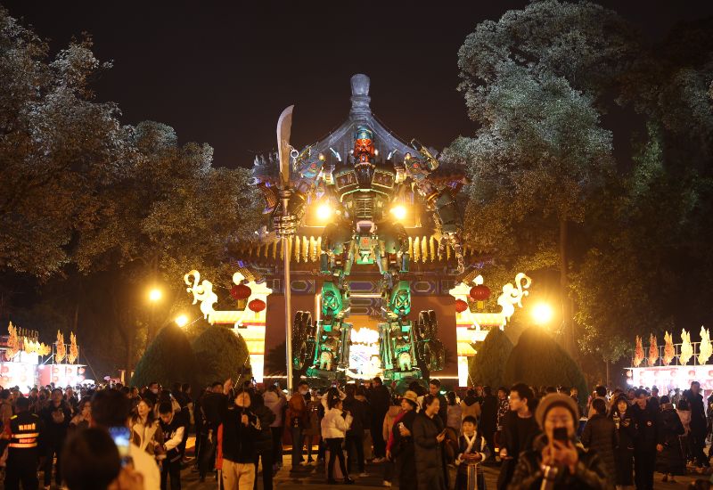 大廟會裝置藝術作品《新財神》。成都武侯祠博物館供圖