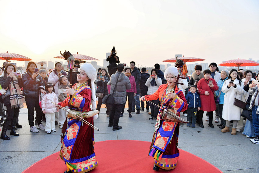 音樂悠揚把舞跳。天府新區融媒體中心供圖