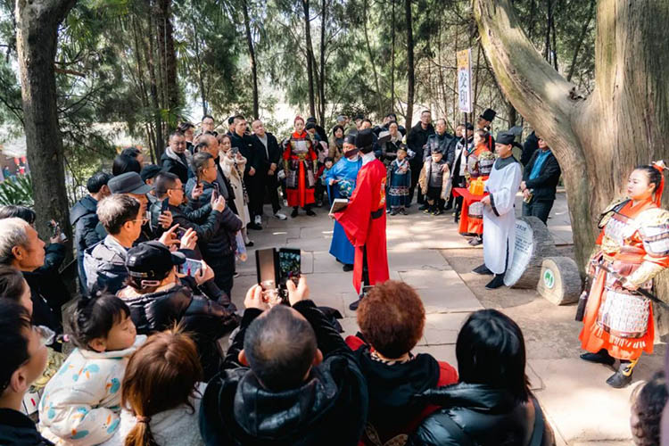 翠云廊景區點樹交印巡演。劍閣縣委宣傳部供圖