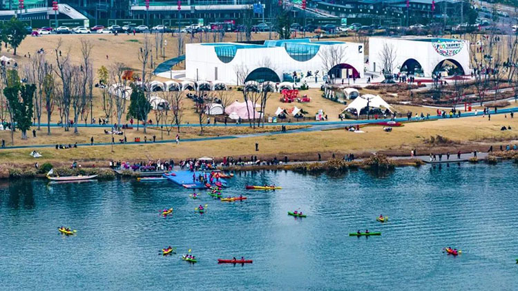 市民游客在天府新區游玩。天府新區融媒體中心供圖