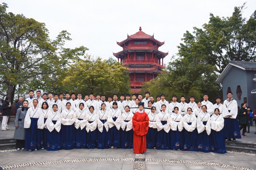 狀元魁·登高會。中江縣委宣傳部供圖