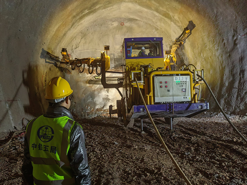 成渝中線高鐵劉三寨隧道建設現場。 受訪者供圖