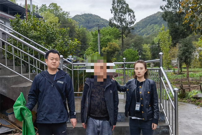 資陽市公安局雁江區分局刑事偵查大隊教導員、一級警長蕭軼，奮戰在刑偵第一線。圖片來源：資陽市公安局