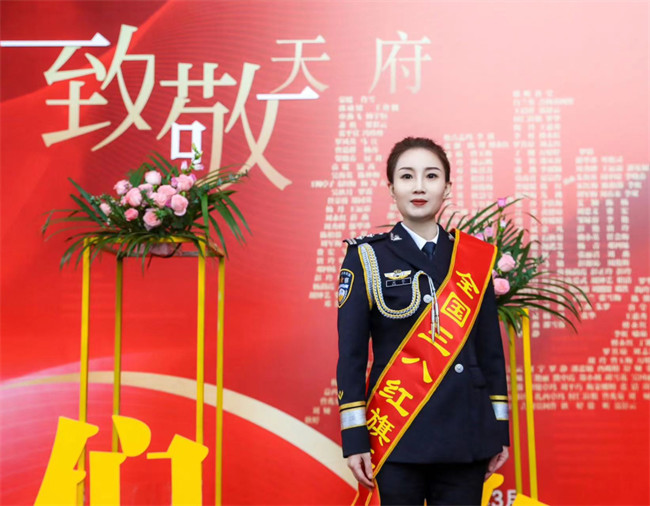 資陽市公安局雁江區分局刑事偵查大隊教導員、一級警長蕭軼。圖片來源：資陽市公安局