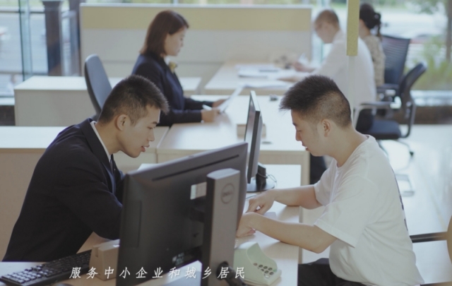 辦理普惠金融服務。四川天府銀行供圖