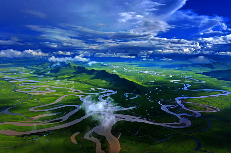 曼扎塘濕地（位于阿壩縣）。阿壩州委宣傳部供圖