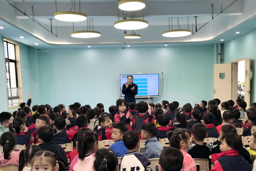 走進校園開展消防安全知識培訓。廣安市消防救援支隊供圖