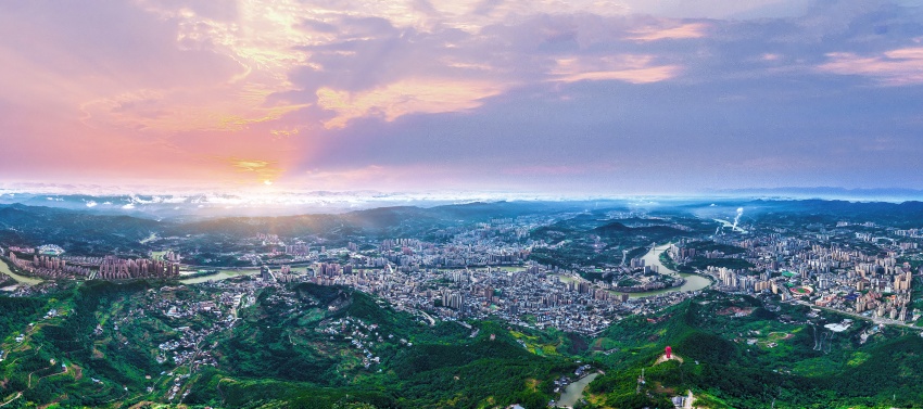 巴人故里、紅色達州、中國氣都。萬燕明攝