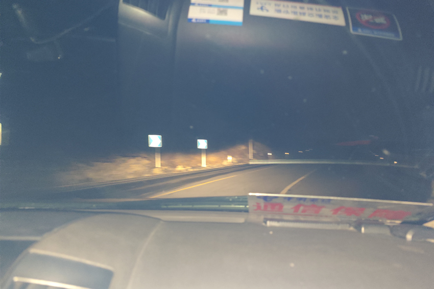 中國電信應急通訊保障車趕往一線。中國電信四川公司供圖