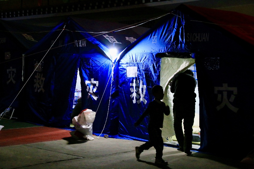 雅江縣城關第一完全小學安置點。人民網記者 朱虹攝