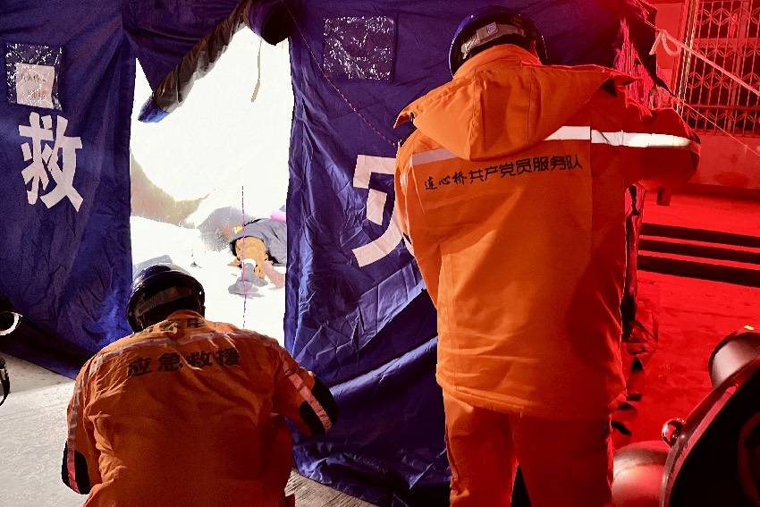 雅江縣城關第一完全小學安置點。人民網記者 朱虹攝