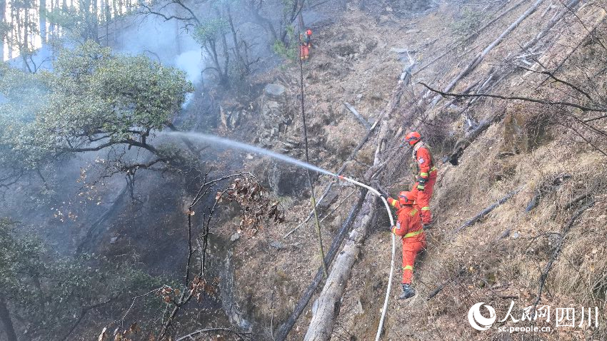 1號火場撲救現場。姚強強攝