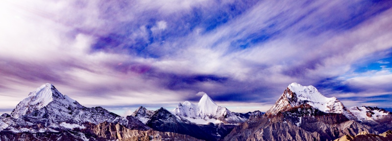 稻城縣國家AAAAA級亞丁景區的三座神山。稻城縣文旅局供圖