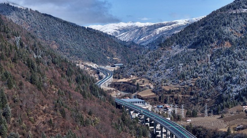 久馬高速刷經寺段馬塘特大橋。四川省交通運輸廳供圖