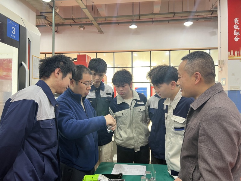 強化優質辦學，大力實施“三個工程”。成都技師學院供圖