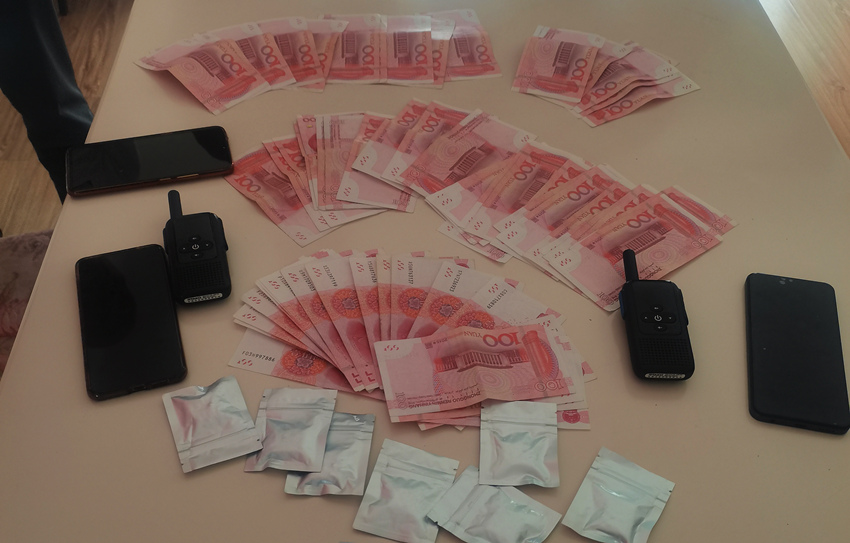 民警查獲的財物。成都成華公安供圖