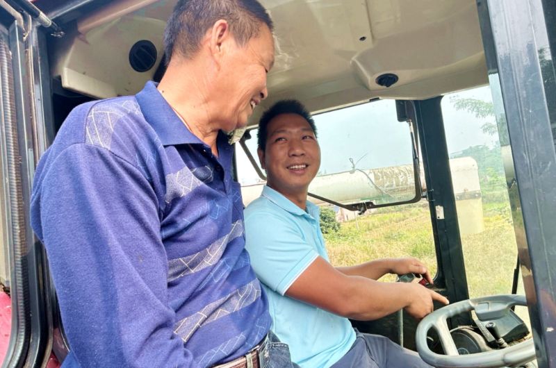 龍馬潭區雙加鎮涼坳村90后“新農人”宋昭云（右）入選瀘州市“我們村的年輕人”領頭雁培養計劃。朱菊云供圖