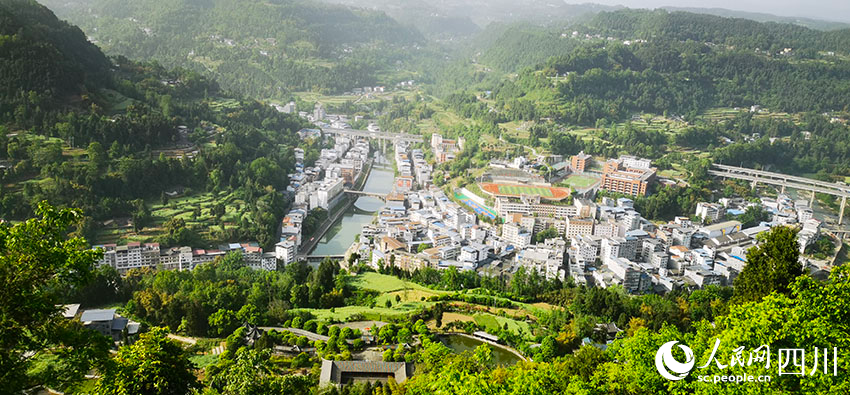 俯瞰木門鎮。實習生歐陽古月 攝