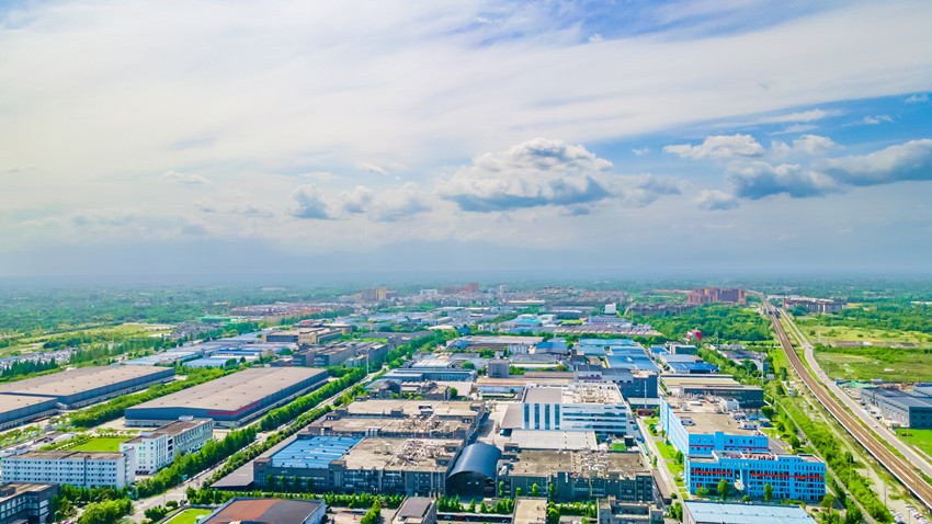 郫都重點聚焦電子信息、川菜等“四大產業”建圈強鏈。孫浩攝