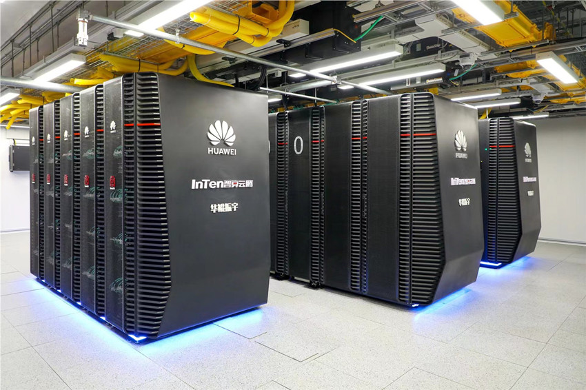 成都智算中心的“最強大腦”高速運轉。劉小莉攝