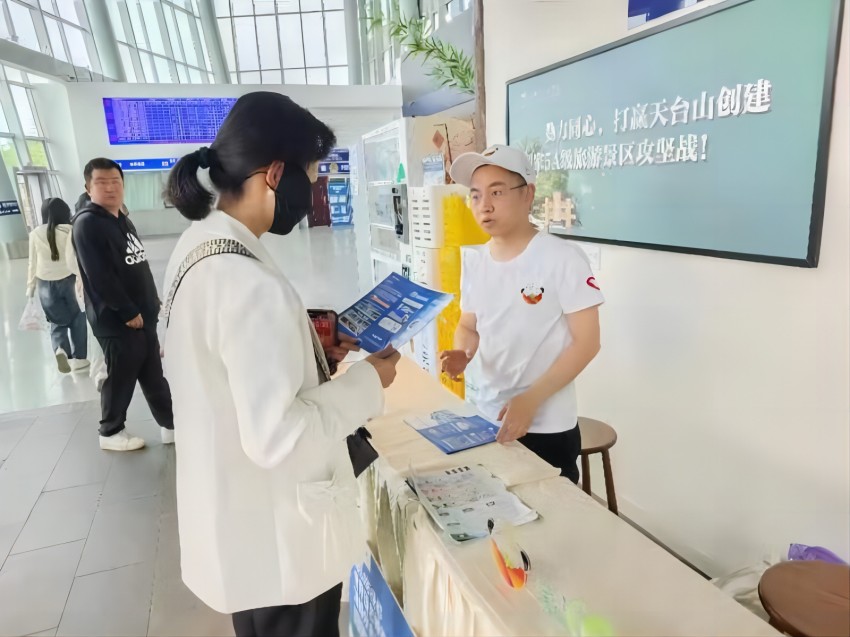 邛崍市成雅高鐵邛崍站城市志愿服務小站。共青團成都市委供圖