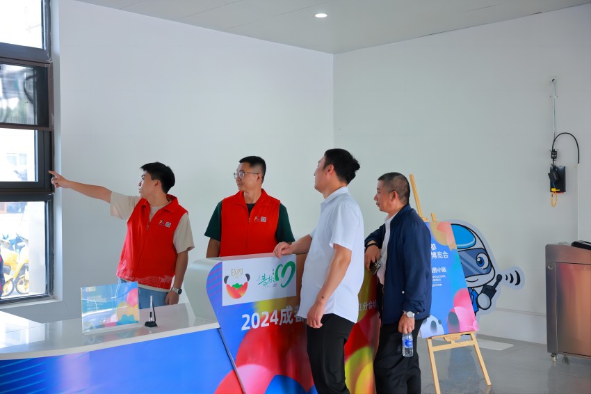 溫江區19號線黃石地鐵站城市志愿服務小站。共青團成都市委供圖