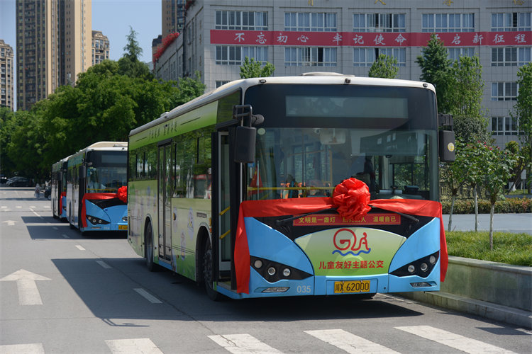 新時代文明實踐主題公交。王林攝