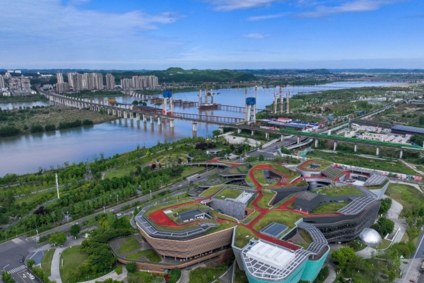 涪江特大橋建設進展迅速。成達萬高鐵公司供圖