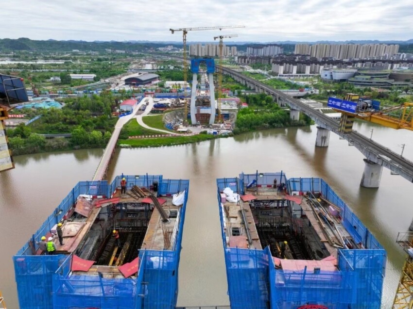 建設現場。成達萬高鐵公司供圖