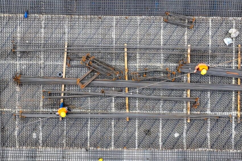 大橋建設現場。成達萬高鐵公司供圖