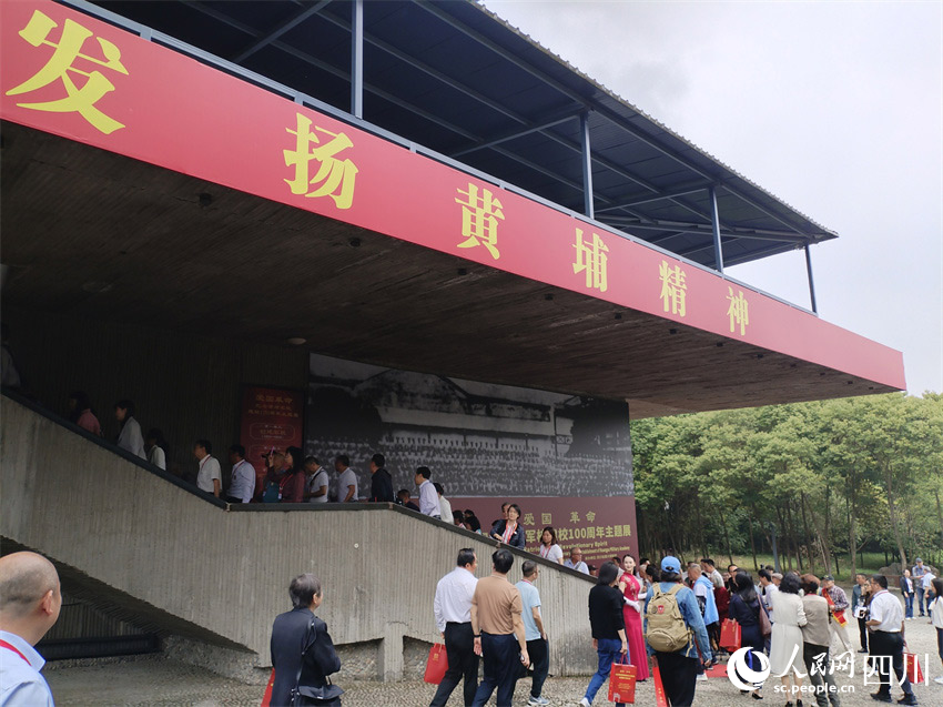 參觀人群絡繹不絕。人民網記者 劉海天攝