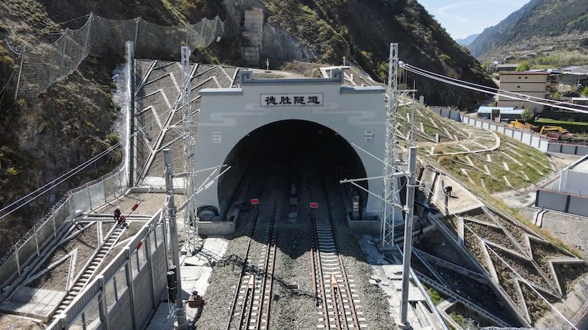 德勝隧道出口。成蘭鐵路公司供圖