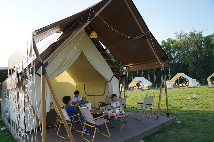 享受休閑時光的市民。許亞琴攝