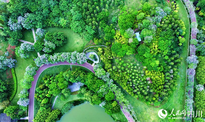 山水名城好風物，接引詩詞與歌賦。潘建勇攝