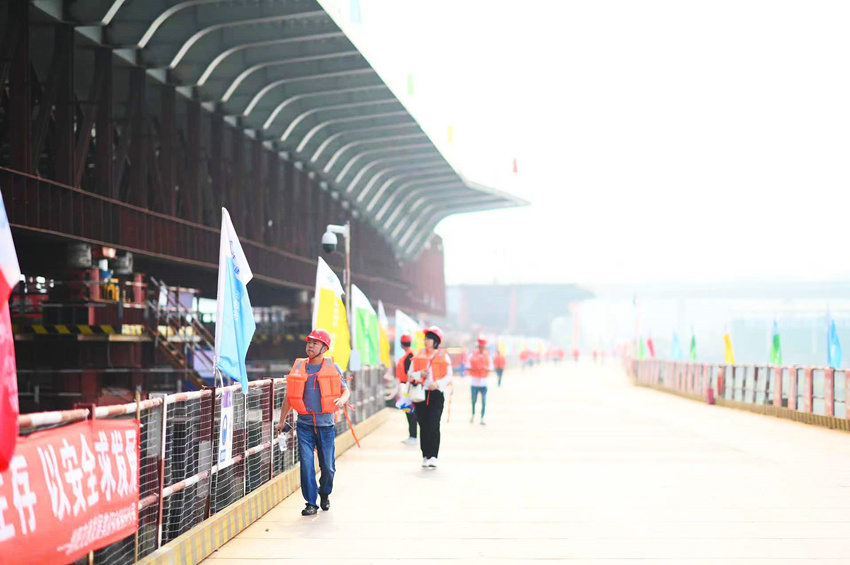 工地變課堂，教學在現場。譚凱供圖