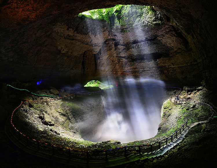 川洞天坑。劉旭攝