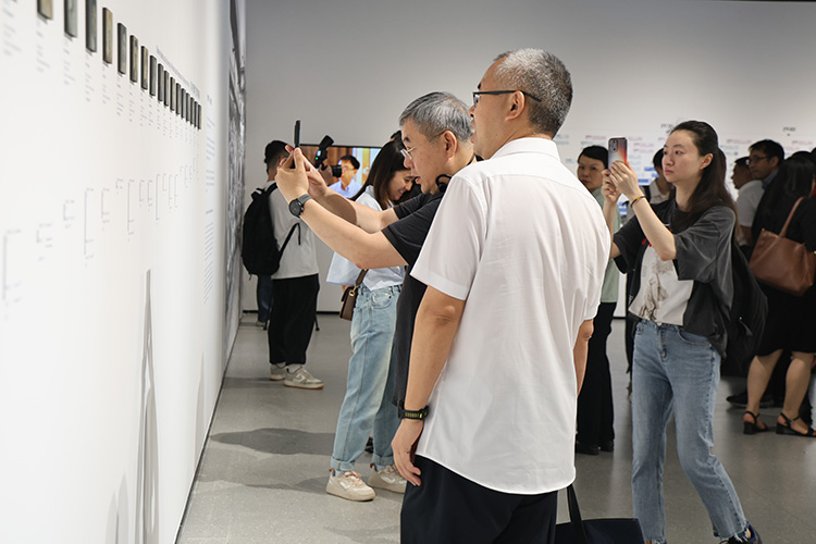 展覽吸引眾多觀眾參觀。翠屏區融媒體中心供圖