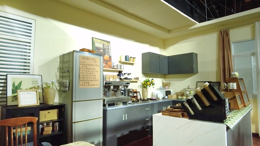 微短劇拍攝基地一隅。何曼青攝