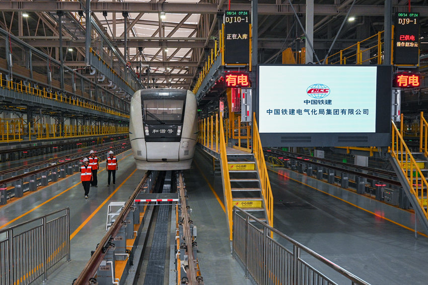 動車所內部。中國鐵路成都局成都動車段供圖