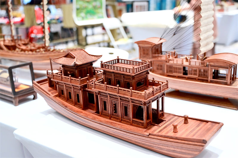 巧奪天工的非遺作品。廣安市融媒體中心供圖