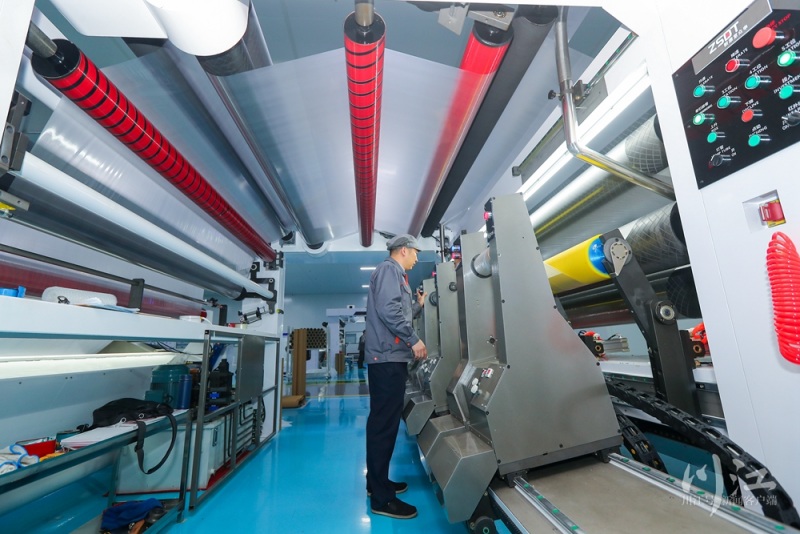 四川新康意眾申新材料有限公司生產車間。自貿區川南臨港片區供圖