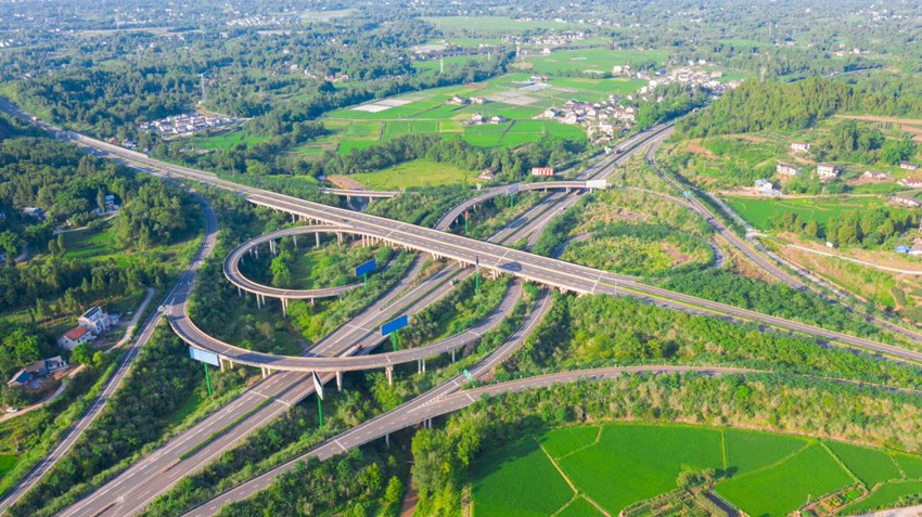 巴南廣高速營山望龍互通。熊偉供圖