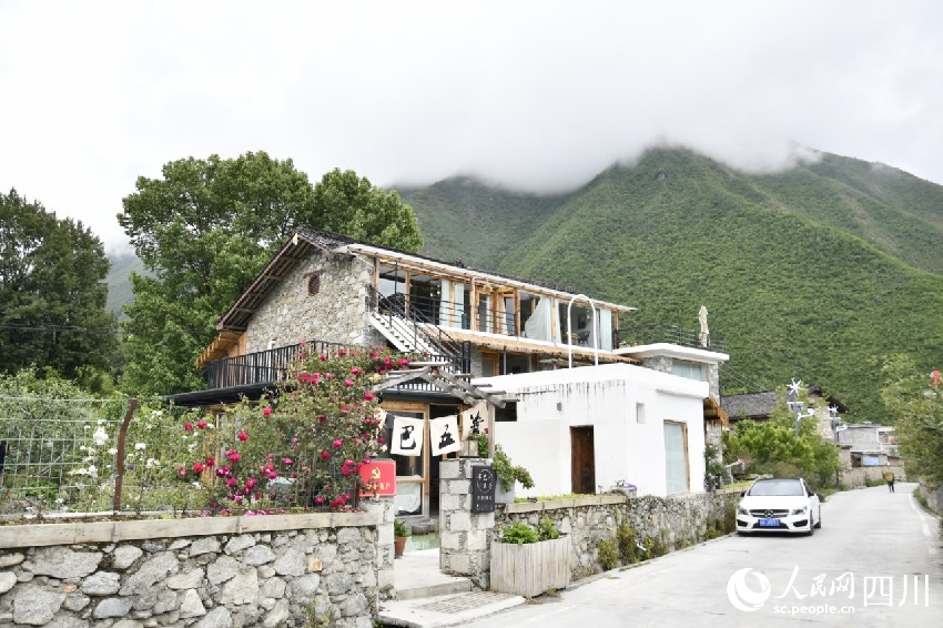 王健爽經營的民宿——辛巴五普。人民網記者朱虹攝