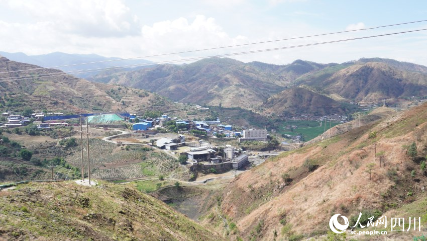 鹽邊縣紅格南礦。人民網 趙祖樂攝