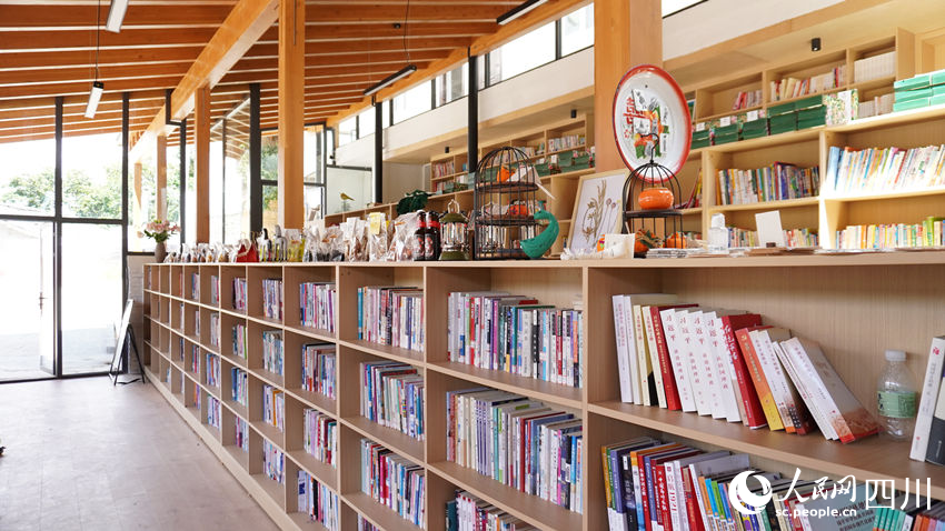 聯合村的“幾瓦”鄉村圖書館。人民網 趙祖樂攝