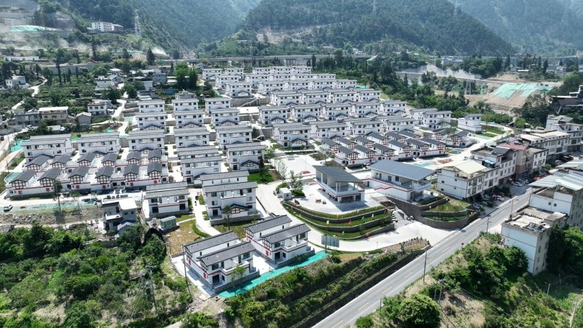 瀘定縣得妥鎮北頭村統規統建安置點。瀘定縣委宣傳部供圖