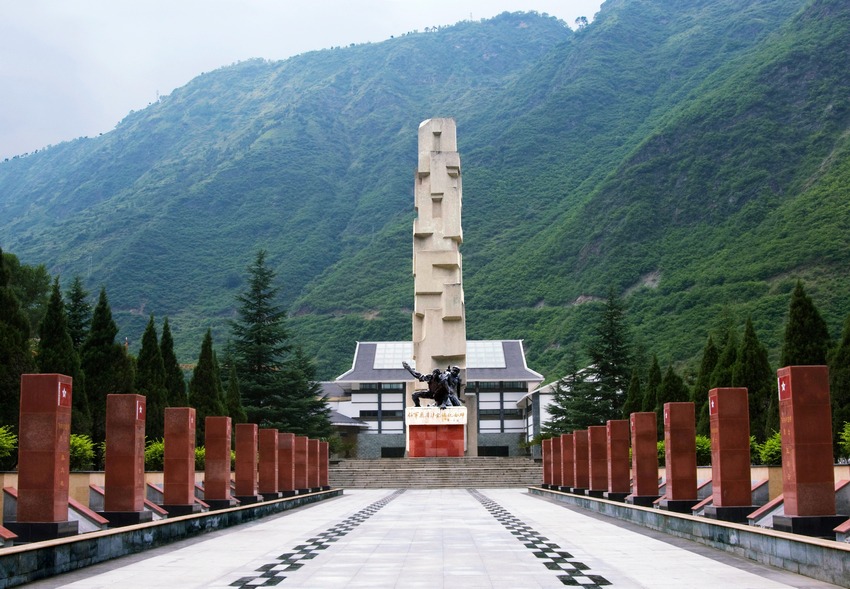 紅軍飛奪瀘定橋紀念碑公園。黃永邦攝