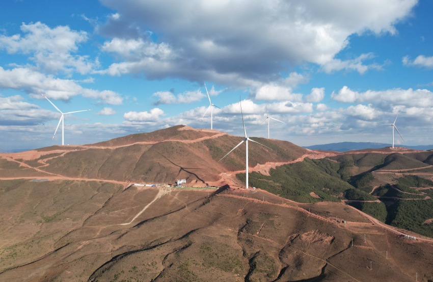 四川省重點項目涼山州喜德縣瑪果梁子130兆瓦風電項目全容量并網發電。中國五冶集團供圖