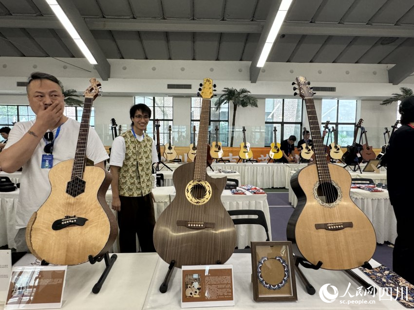 “中國風”吉他。人民網 王凡攝