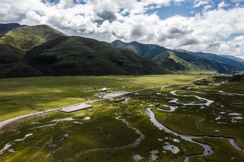 道孚縣龍燈牧場。劉劍攝